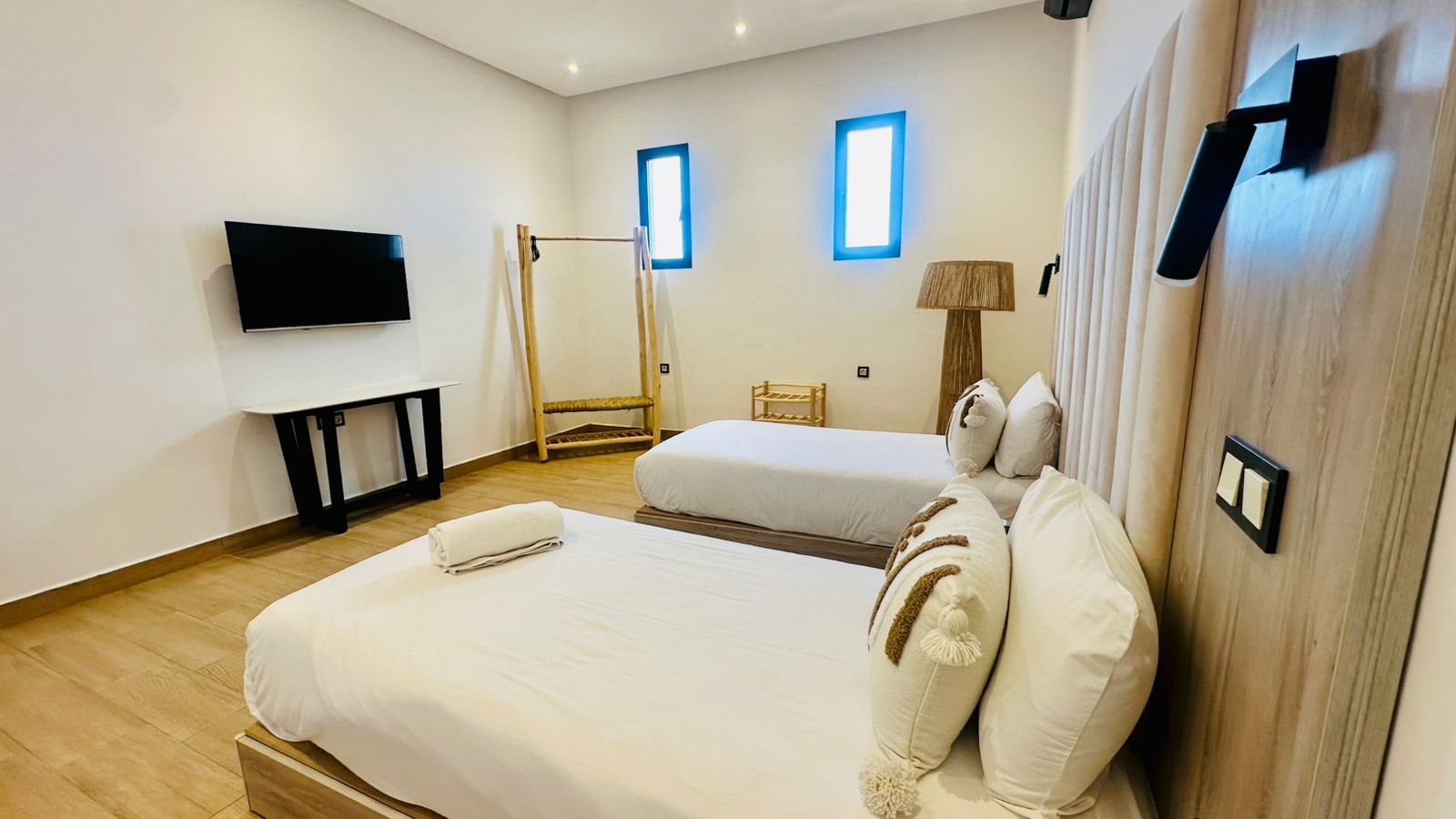 Vue large suite et lit double